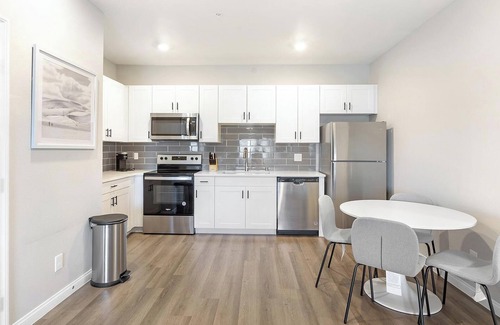Townsite Appartement | Landing | Amazing 2BD, Rooftop Lounge, Pool