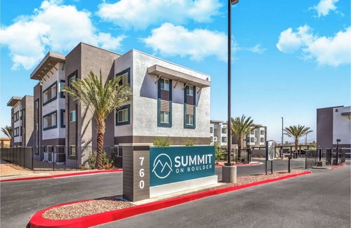 Townsite Appartement | Landing | Amazing 2BD, Rooftop Lounge, Pool