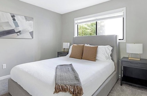 Peachtree Corners Appartement | Landing at Lakeside Retreat at Peachtree Corners - 2 Bedrooms in Downtown Peachtree Corners