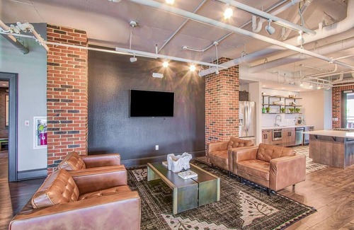 Downtown Charleston Appartement | Landing at Meeting Street Lofts - 1 Bedroom in East Central