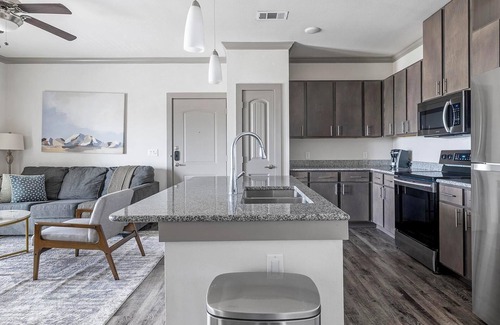 Manor Appartement | Landing at The Flats at Shadowglen - 1 Bedroom .