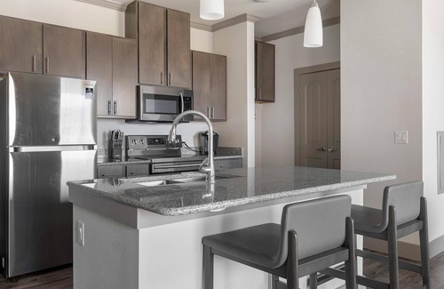 Manor Appartement | Landing at The Flats at Shadowglen - 1 Bedroom .