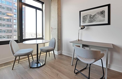 Baileys Crossroads Appartement | Landing at Three Collective - 1 Bedroom in Fall.
