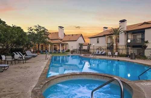 Stone Oak Appartement | Landing at Toscana at Sonterra - 1 Bedroom in S.