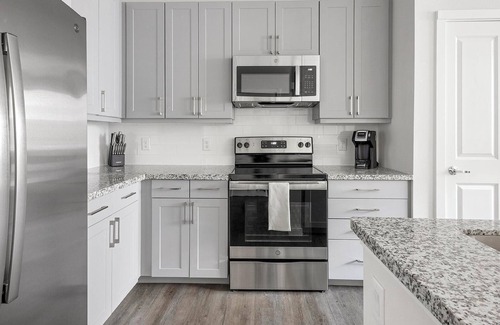 Spring Branch East Appartement | Landing | Beautiful 1BD, Gym, Pool