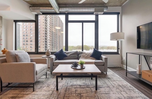 Baileys Crossroads Appartement | Landing | Beautiful 1BD, Game Room, Gym