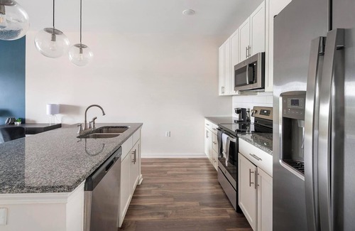 Antioch Appartement | Landing | Beautiful 1BD, Gym, Pool