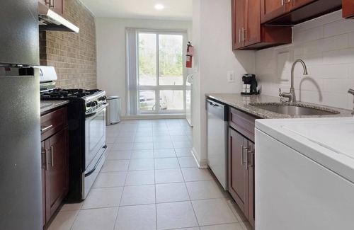 Greenbelt Appartement | Landing | Beautiful 2BD, Pool, Gym