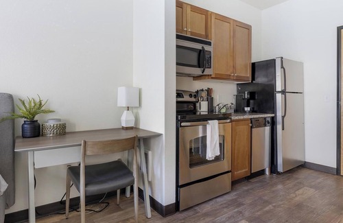 Pearl District Appartement | Landing | Beautiful Studio, Courtyard, Gym