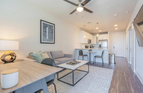 Wetmore Appartement | Landing | Chic 1BD, Clubhouse, Gym