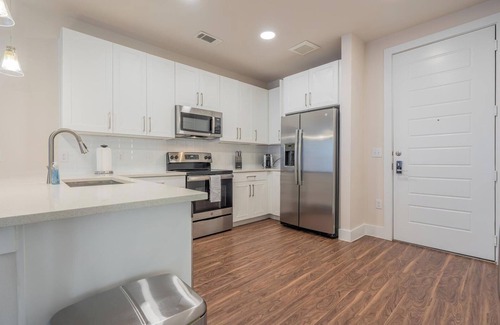 Wetmore Appartement | Landing | Chic 1BD, Clubhouse, Gym