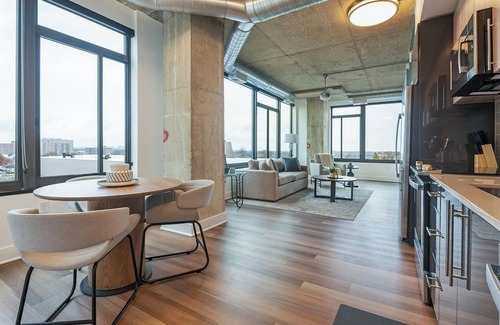 Baileys Crossroads Appartement | Landing | Chic 2BD, Game Room, Gym