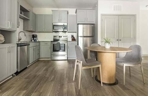 Paw Creek Appartement | Landing | Chic 2BD, Gym, Game Room
