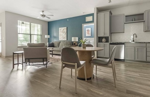 Paw Creek Appartement | Landing | Chic 2BD, Gym, Game Room