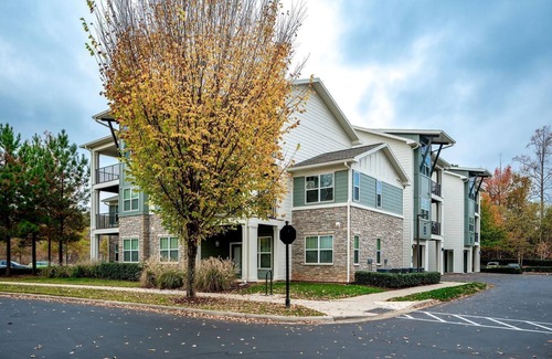 Paw Creek Appartement | Landing | Chic 2BD, Gym, Game Room