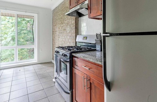 Greenbelt Appartement | Landing | Chic 2BD, Gym, Pool