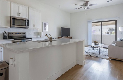 Casas Adobes Appartement | Landing | Chic 2BD, Pool