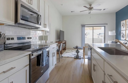 Casas Adobes Appartement | Landing | Chic 2BD, Pool