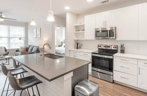 Wetmore Appartement | Landing | Chic 2BD, Pool, Yoga Studio