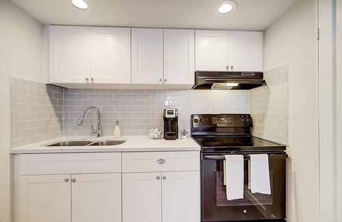 St. Petersburg Appartement | Landing | Chic 2BD, Clubhouse, Gym