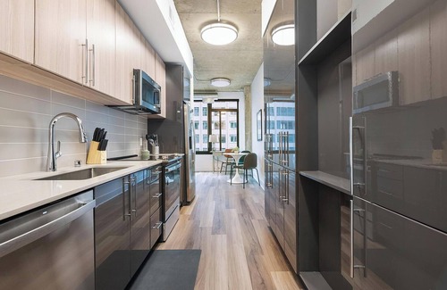 Baileys Crossroads Appartement | Landing | Incredible 1BD, Gym, Game Room