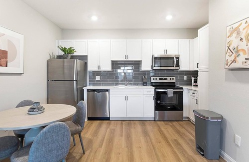 Townsite Appartement | Landing | Incredible 1BD, Rooftop Lounge, Pool