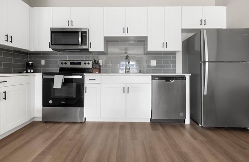 Townsite Appartement | Landing | Incredible 2BD, Pool, Rooftop Lounge