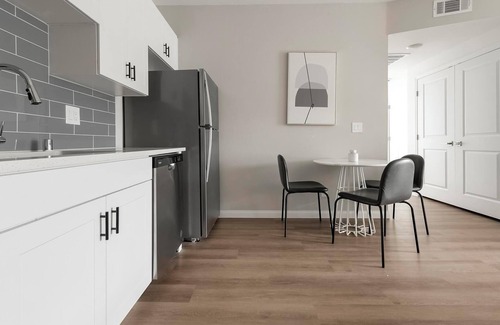 Townsite Appartement | Landing | Incredible 2BD, Pool, Rooftop Lounge