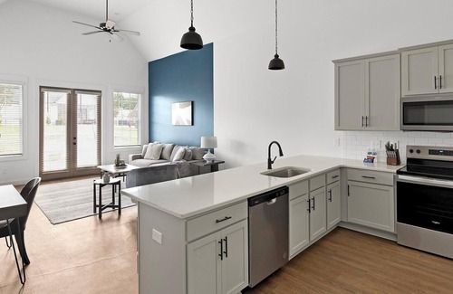 Athens Appartement | Landing | Incredible 2BD, Clubhouse, Gym