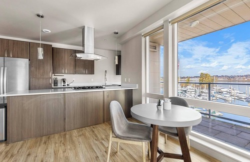 Hayden Island Appartement | Landing | Incredible 2BD, Courtyard, Gym