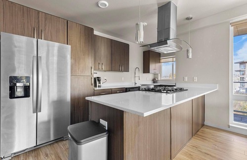 Hayden Island Appartement | Landing | Incredible 2BD, Courtyard, Gym