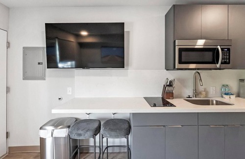 Hermitage Appartement | Landing | Incredible Studio in Downtown Hermitage