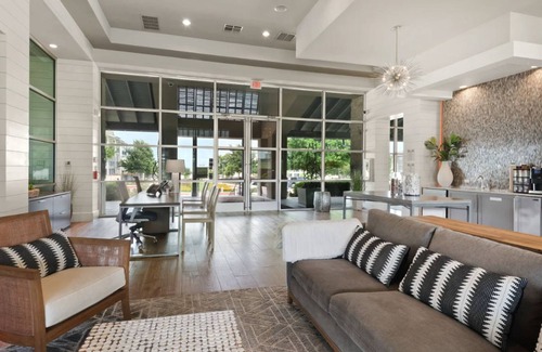 Buda Appartement | Landing at The Green at Plum Creek - Studio in Kyle
