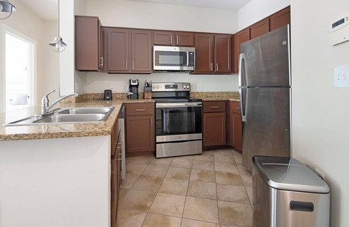 Chillum Appartement | Landing | Incredible 2BD, Pool, Clubhouse