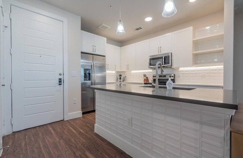 Wetmore Appartement | Landing | Incredible 2BD, Pool, Yoga Studio