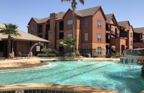 Southbelt/Ellington Appartement | Landing | Modern 1BD, Clubhouse, Game Room