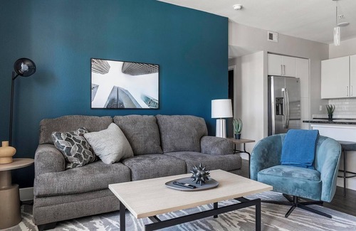 Allen Appartement | Landing | Modern 1BD, Game Room, Gym