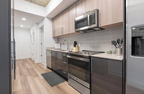 Baileys Crossroads Appartement | Landing | Modern 1BD, Gym, Game Room