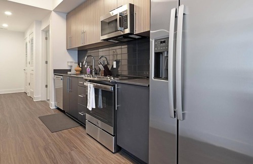 Baileys Crossroads Appartement | Landing | Modern 1BD, Gym, Game Room