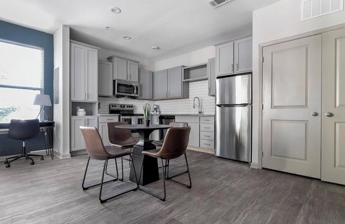 Paw Creek Appartement | Landing | Modern 1BD, Gym, Game Room