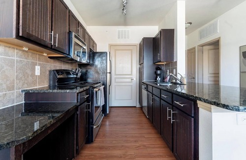 Fort Worth Appartement | Landing | Modern 1BD, Pool, Gym