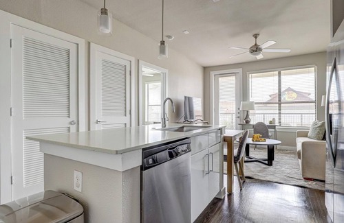 Forest Crest Appartement | Landing | Modern 1BD, Pool, Rooftop Lounge