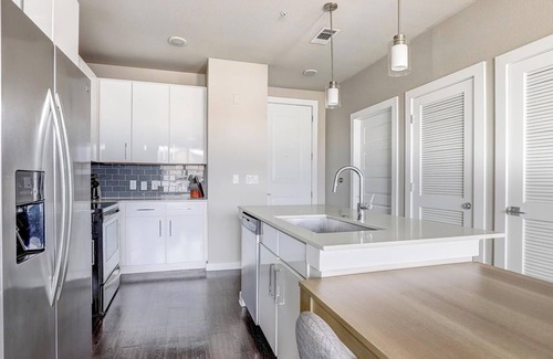 Forest Crest Appartement | Landing | Modern 1BD, Pool, Rooftop Lounge
