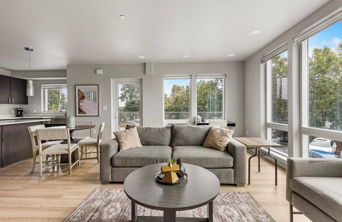 Hayden Island Appartement | Landing at Yacht Harbor Club - 2 Bedrooms in Hayden Island Neighborhood Network