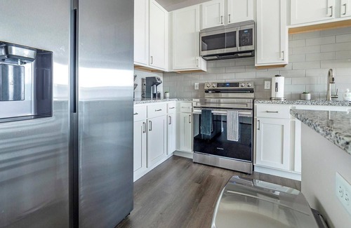 Northwest Columbus Appartement | Landing | Modern 2BD, Gym