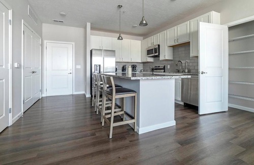 Northwest Columbus Appartement | Landing | Modern 2BD, Gym