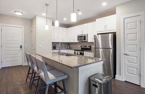 Woodburn Appartement | Landing | Modern 2BD, Gym, Pool