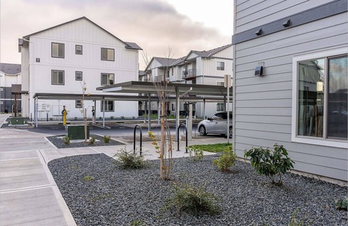 Woodburn Appartement | Landing | Modern 2BD, Gym, Pool