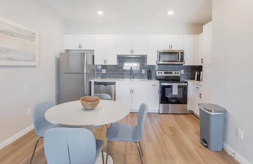 Townsite Appartement | Landing | Modern 2BD, Pool, Rooftop Lounge