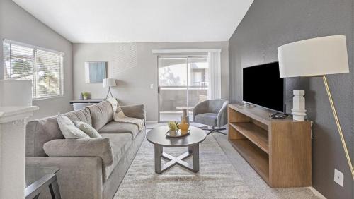 Sunrise Manor Appartement | Landing Modern Apartment with Amazing Amenities (ID1009X961)